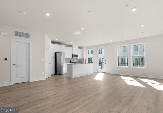 Building Photo - 21764 Dollis Hl Ter