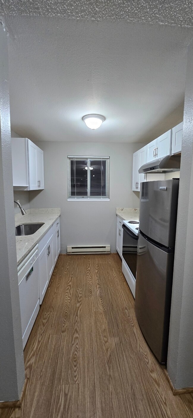 Building Photo - 9830 Southwest Lookout Terrace