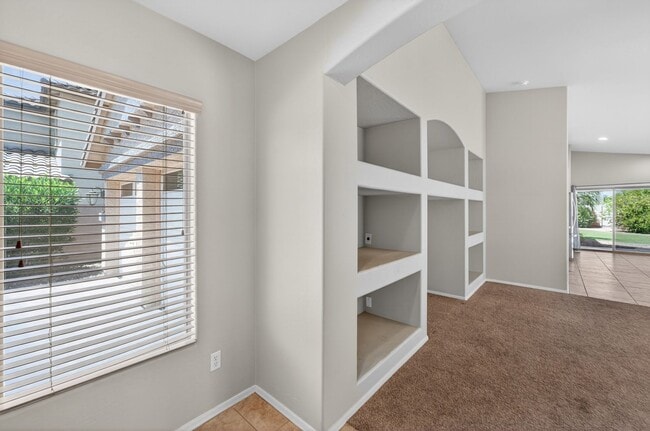 Building Photo - Spacious Gilbert Corner Lot Rental with 4 Bedrooms, Vaulted Ceilings & Private Backyard Retreat