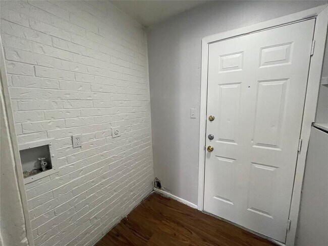 Building Photo - 8208 Sam Rayburn Dr