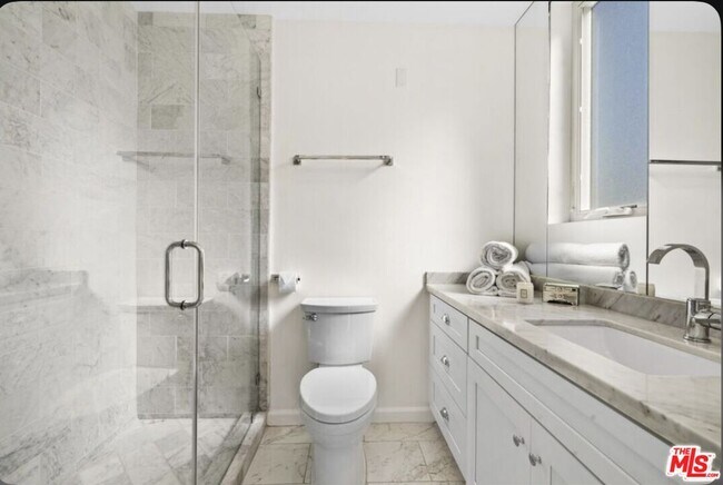 Building Photo - 1654 Greenfield Ave