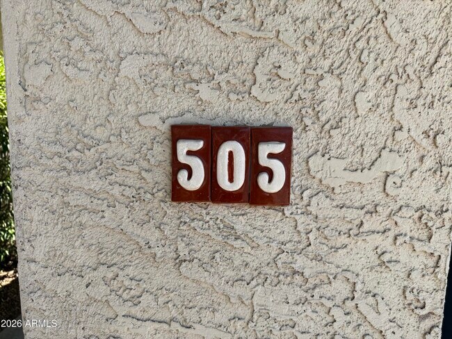 Building Photo - 505 W Sereno Dr