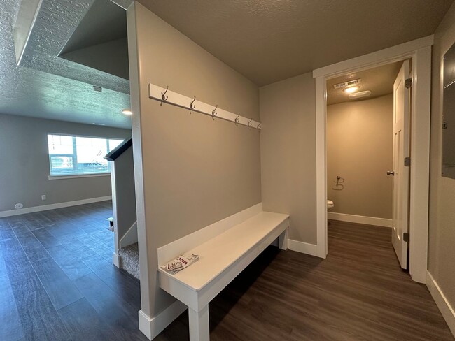 Building Photo - New Never Lived in Springville Townhome Fo...