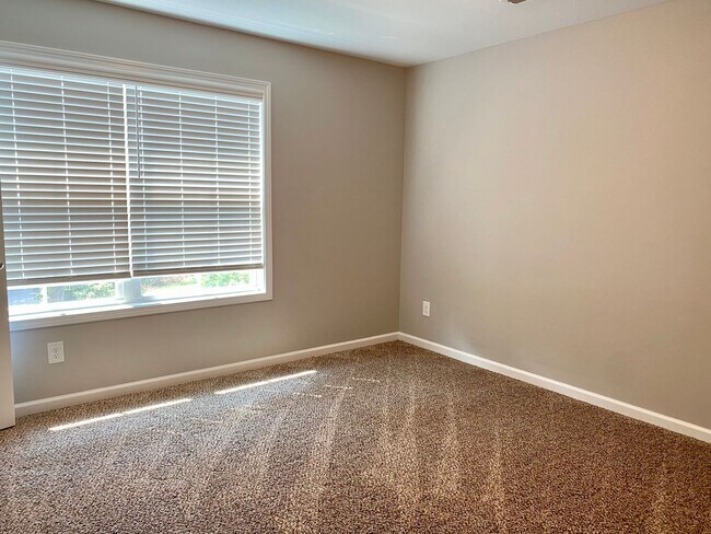 Building Photo - Brand New 2 Story Duplex!!  Close to Downt...