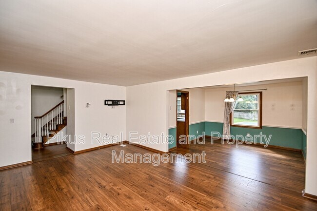 Building Photo - 1280 Linwood Ave SW