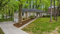 Building Photo - Beautiful 5 bedroom 3 bath house with bonu...
