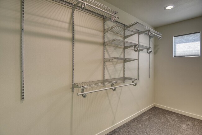 Building Photo - 4913 E 6th Ave