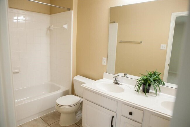 Building Photo - 3334 Worthington Dr