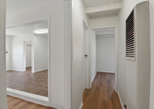 Building Photo - 18601 Keswick St