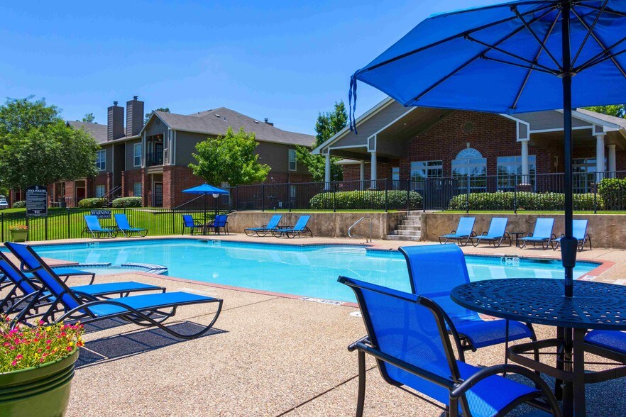 Summer Brook Apartments 2300 Bill Owens Pky Longview TX 75604