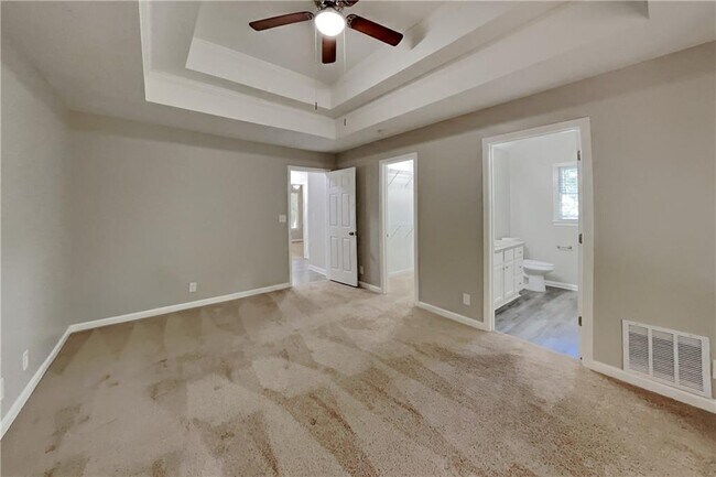 Building Photo - 5665 Enchantress Ln NE