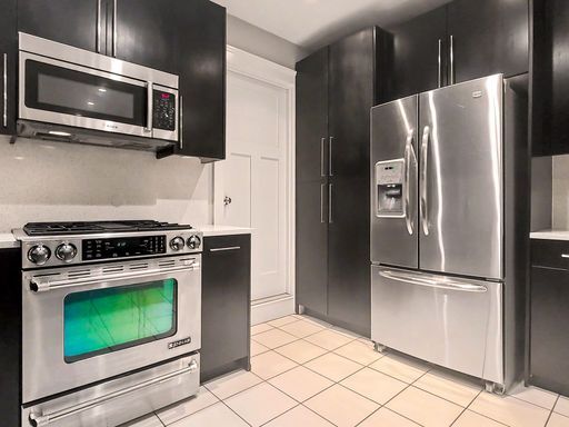 Building Photo - AVAILABLE NOW! Modern Capitol Hill 2 Bedroom Apartment, W/S/G Utilities Included!