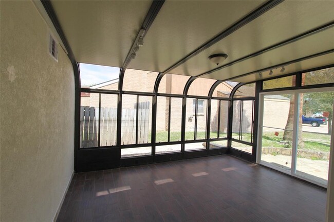 Building Photo - 4311 Aspenglen Dr