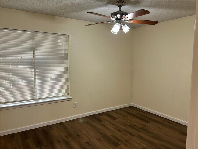 Building Photo - 12560 Newbrook Dr