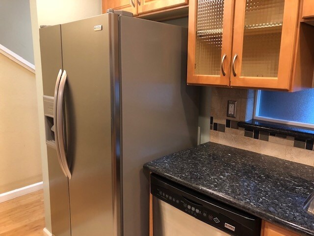 Building Photo - 645 Forest Ave