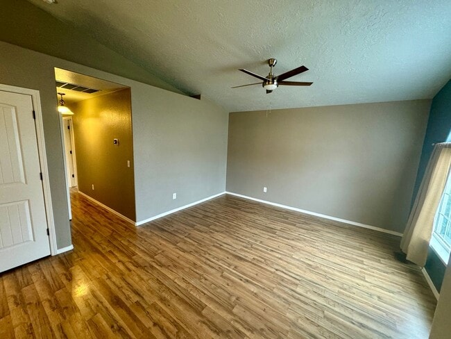 Building Photo - Beautiful Home in Prime Meridian Location