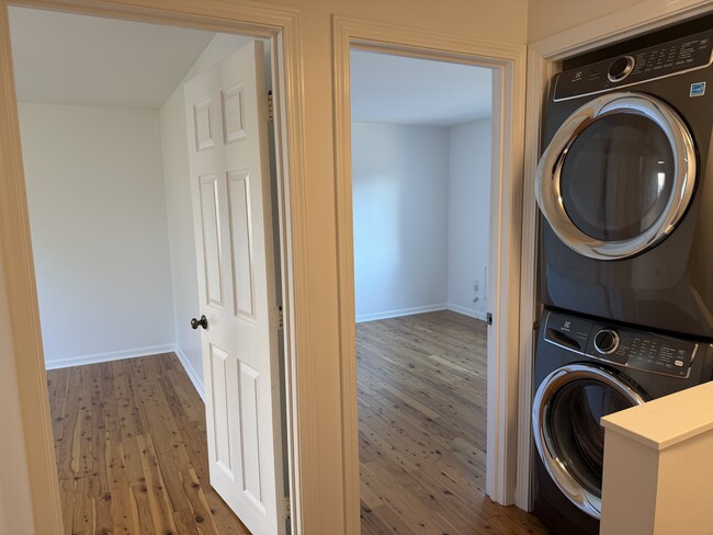 Building Photo - 25 Lawrence St