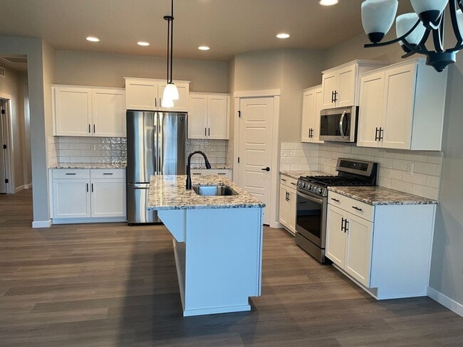 Building Photo - Single Level 4 Bedroom 2 Bathroom Home in Nampa