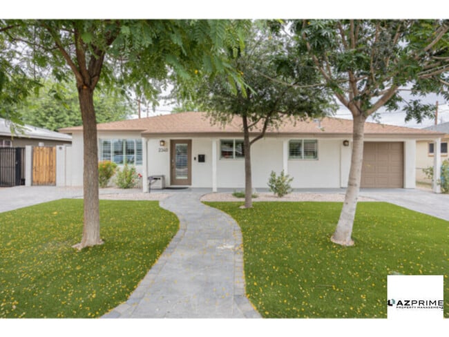 Building Photo - Lovely 3/2 Phoenix House with Backyard Oasis!