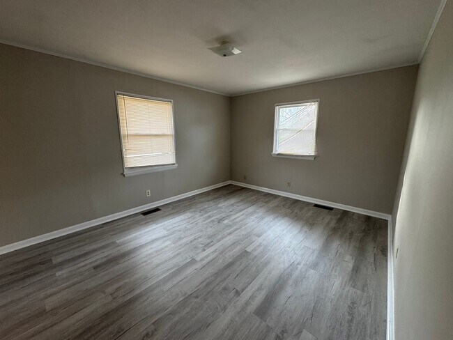 Building Photo - 937/939 E 6TH Ave