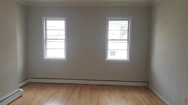 Building Photo - 57 Hutton St