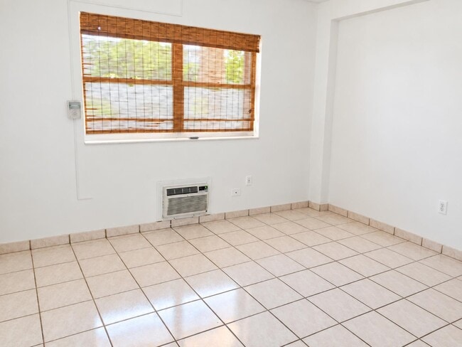 Building Photo - 2601 S Roosevelt Blvd