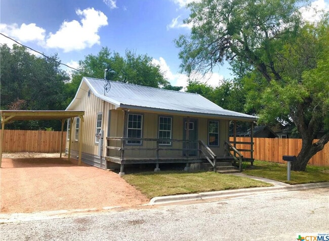 Primary Photo - 315 Reid St