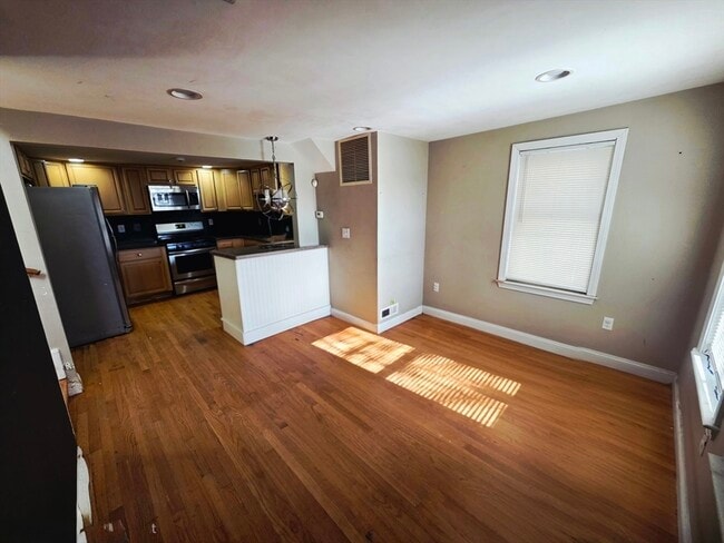 Building Photo - 37 Harvard St