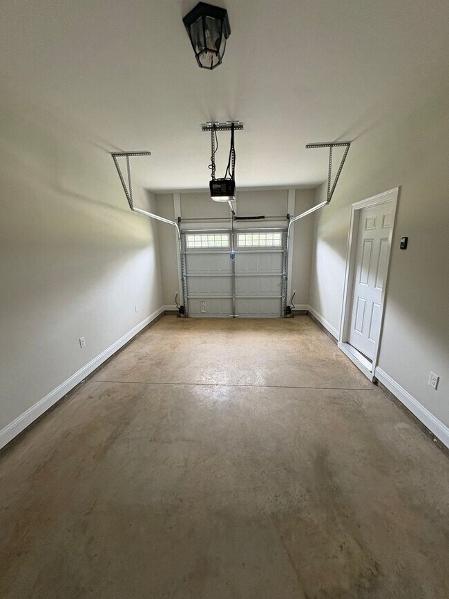 Building Photo - 109 Alva Ct