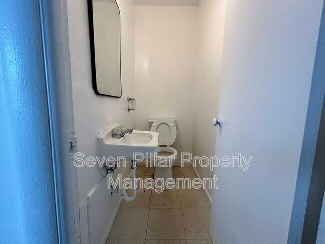 Building Photo - 339 S Napoleon Ave
