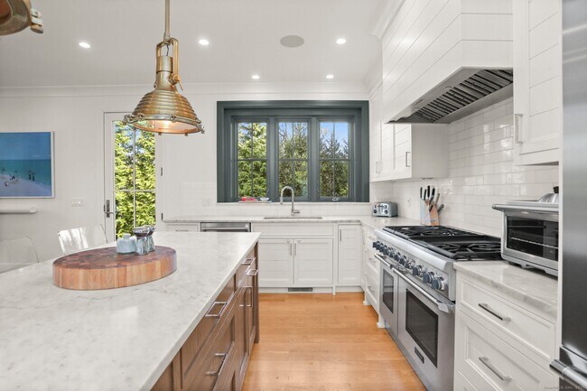 Building Photo - 4 Vani Ct