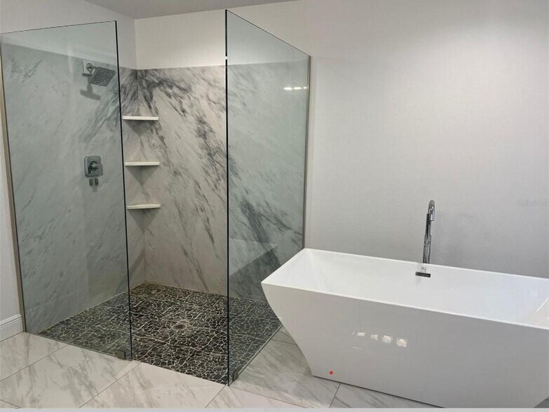 Building Photo - 6336 Freeport Dr