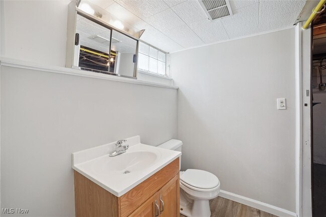 Building Photo - 15705 Fernway Dr
