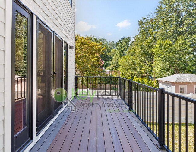 Building Photo - Modern 4-Bedroom, 4-Bath Home – Luxury Liv...