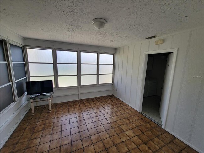 Building Photo - 1028 Lillian St