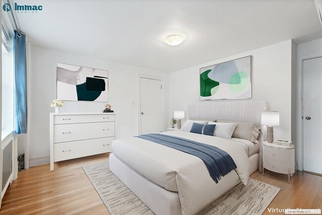 Building Photo - West 20th St 3 BD 2BA  Duplex-  11Ft Ceili...
