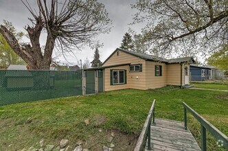Building Photo - 2 Bed - 1 Bath - Pet Friendly