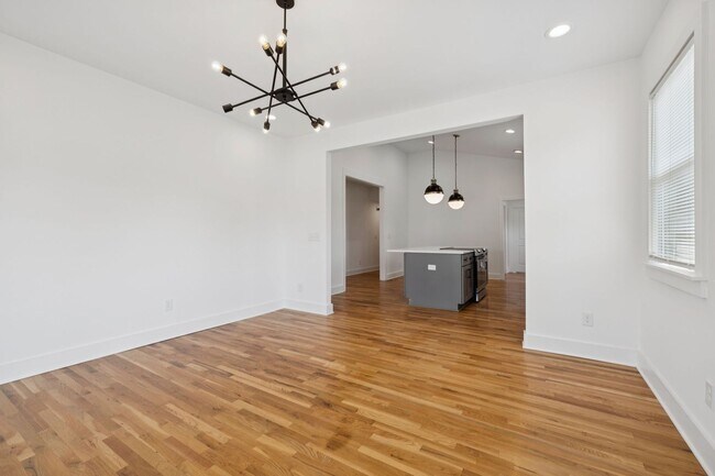 Building Photo - Beautifully Remodeled Home Just Minutes From Downtown Nashville