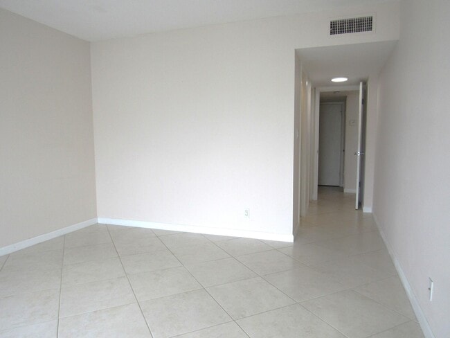 Building Photo - 3580 S Ocean Blvd