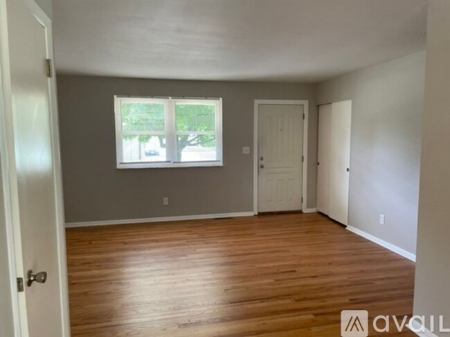 Building Photo - 3 Bedroom 2 Bathroom House In Cincinnati W...