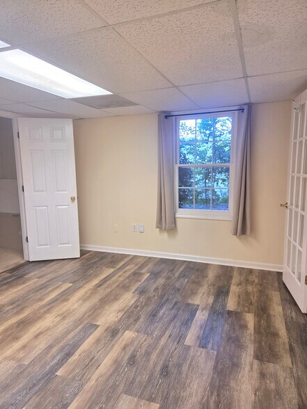Building Photo - 106 Hickory St