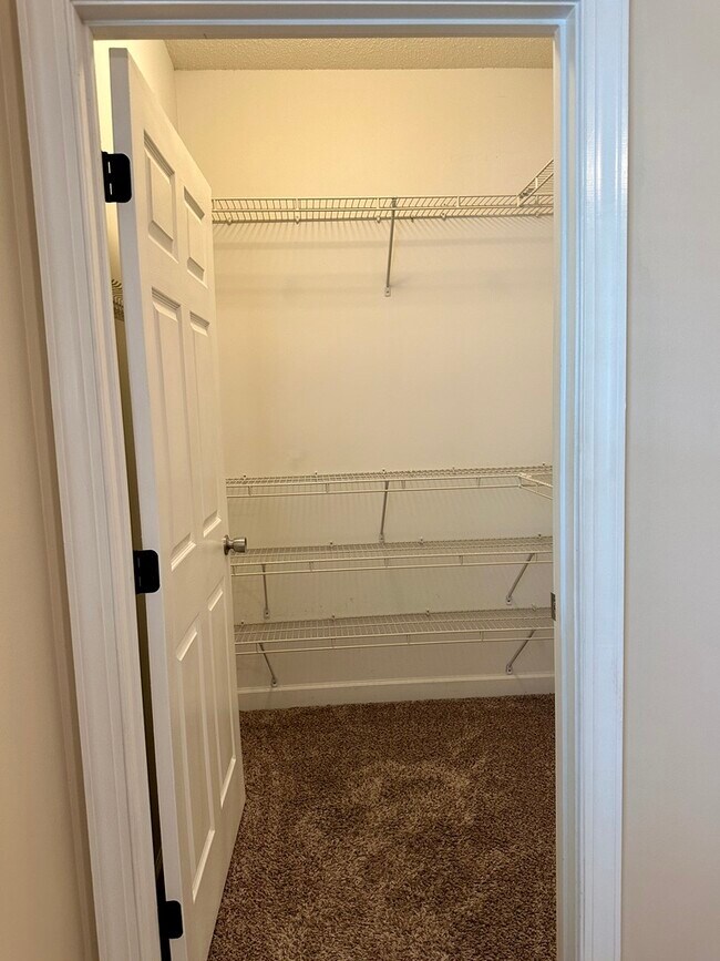 Building Photo - 208 Sterling Oaks Dr