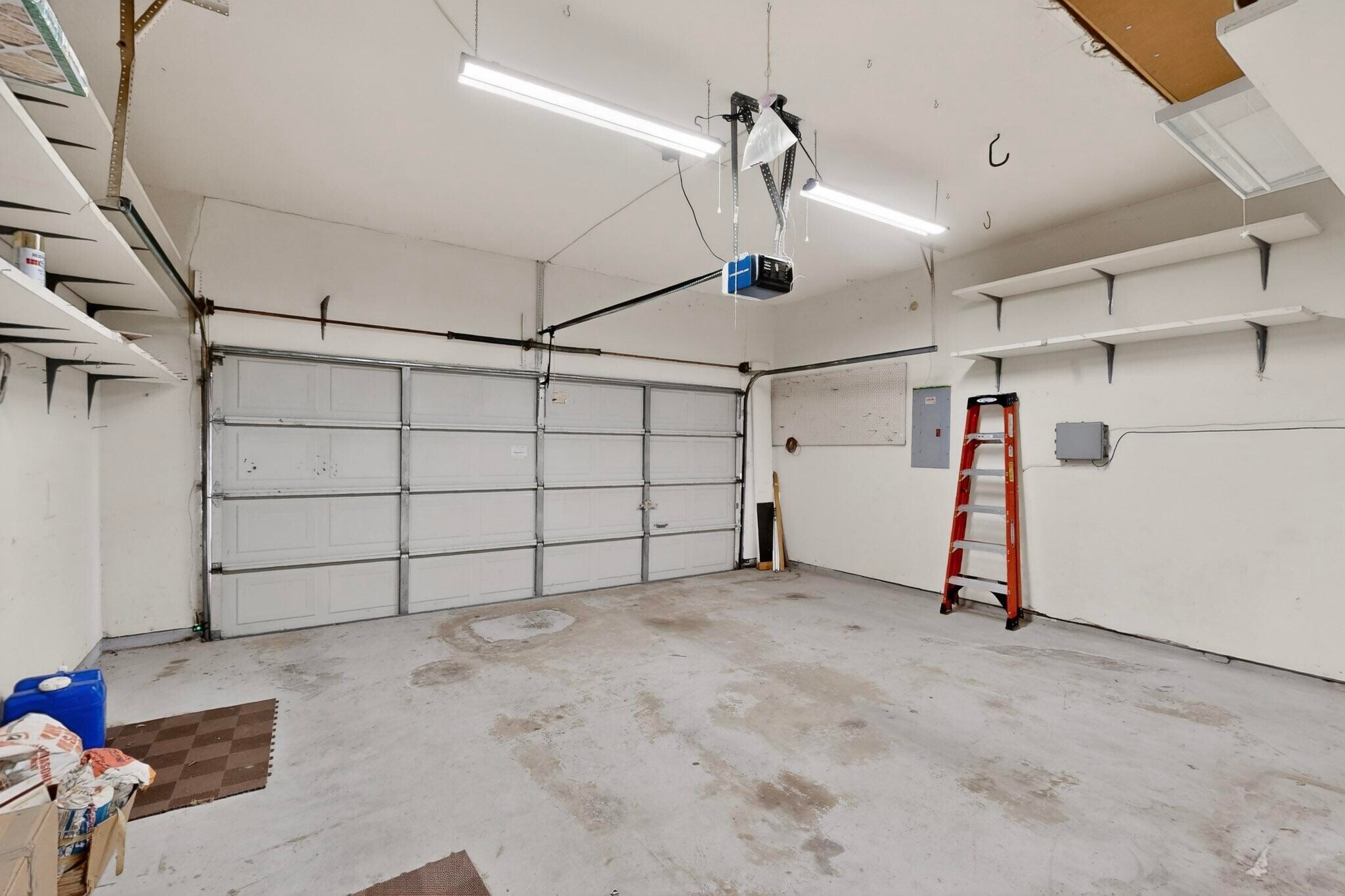 Building Photo - 636 Raintree Cir