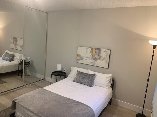 Building Photo - 1709 Whitehall Dr