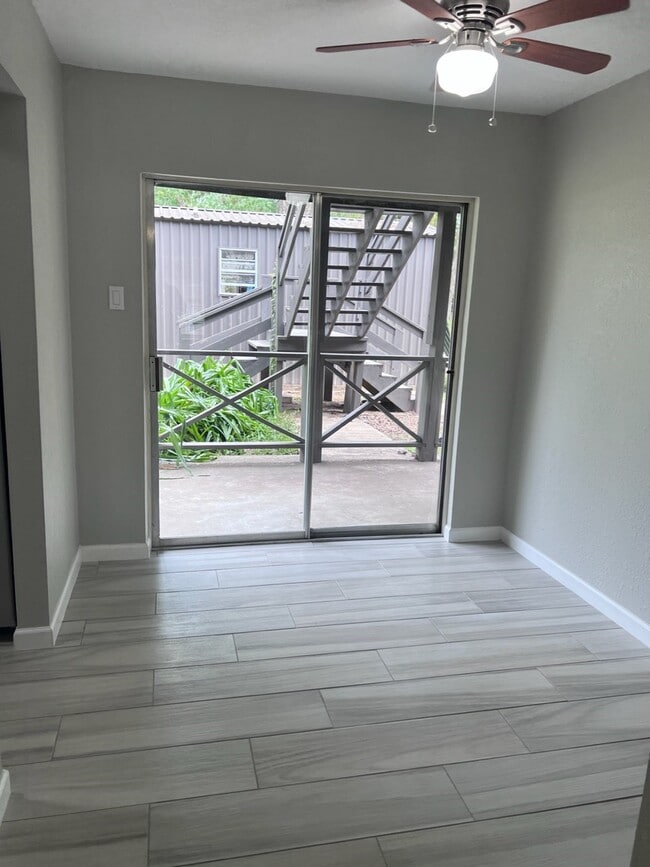 Building Photo - 503 Park Ln