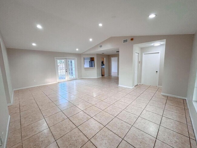 Building Photo - 1901 SW McAllister Ln