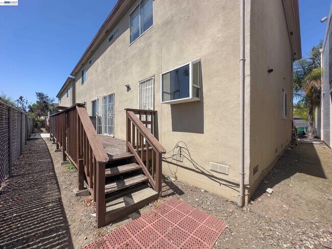 Building Photo - 2716 Adeline St