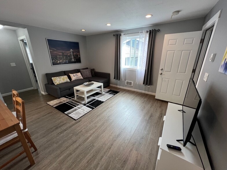 Furn Living Lower CC - 3034 44th Ave SW
