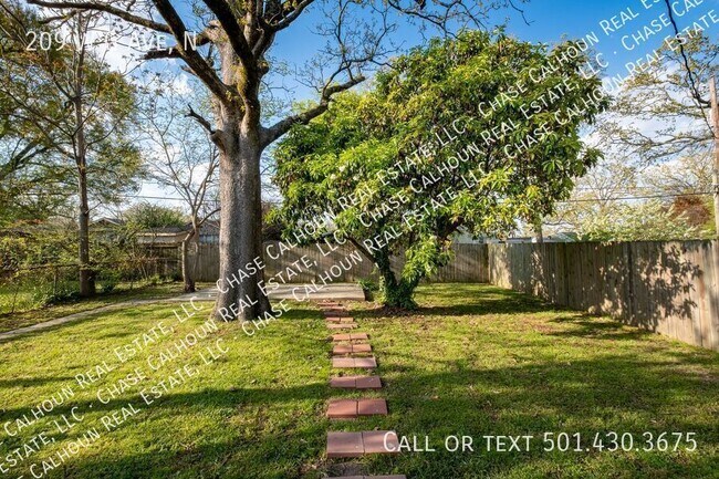 Building Photo - 209 W G Ave