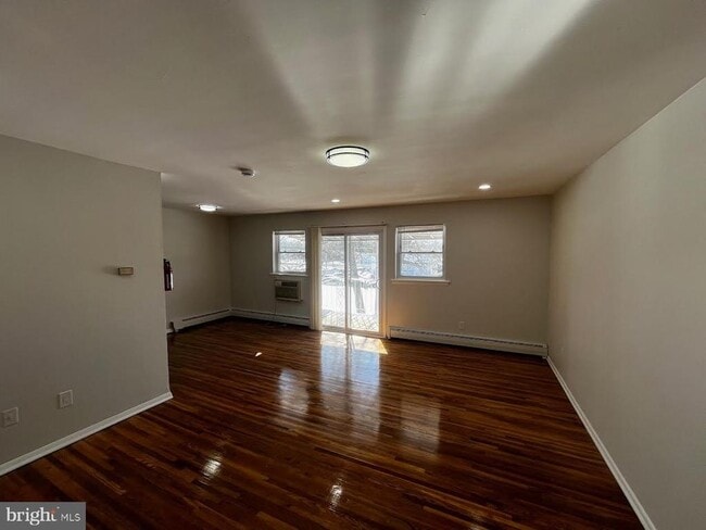 Building Photo - 91 Oak St